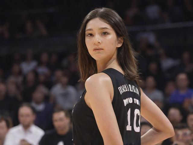 开云体育_ NBA全明星赛最佳时刻重温：令人难忘的瞬间，nba全明星开场介绍