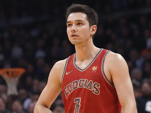 开云体育_ NBA常规赛中的经典时刻：不可错过的瞬间，nba开球时间