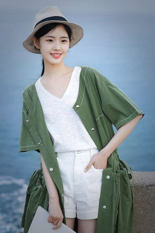 安娜·路易莎·斯利亚赫提卡斯在南美锦标赛中获得女子反曲弓金牌