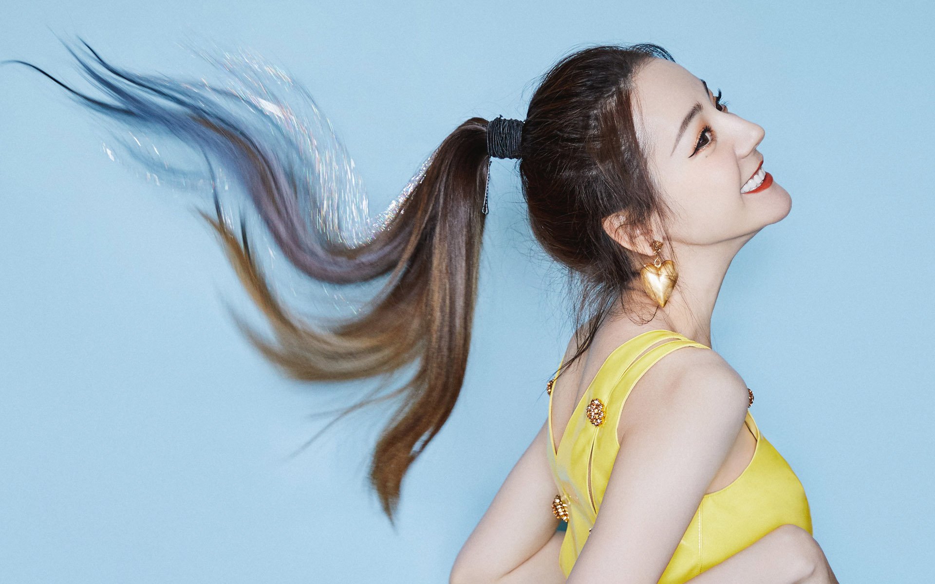 火爆对决：上海篮球队燃情对决取胜，上海队和火箭队的比赛