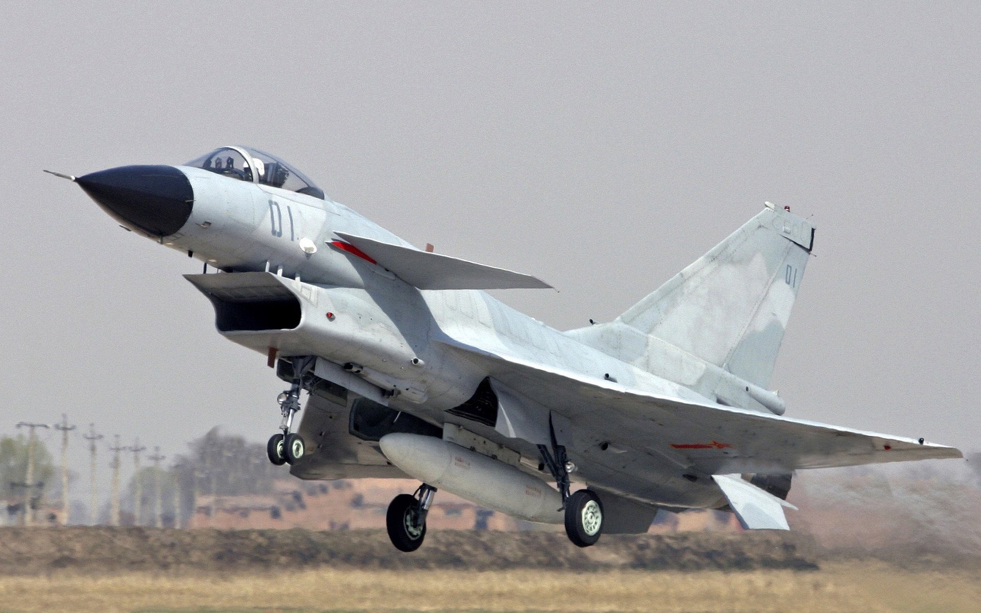 “马科斯·梅特罗的速度与力量，成为阿根廷美洲狮队防守的坚实保障”