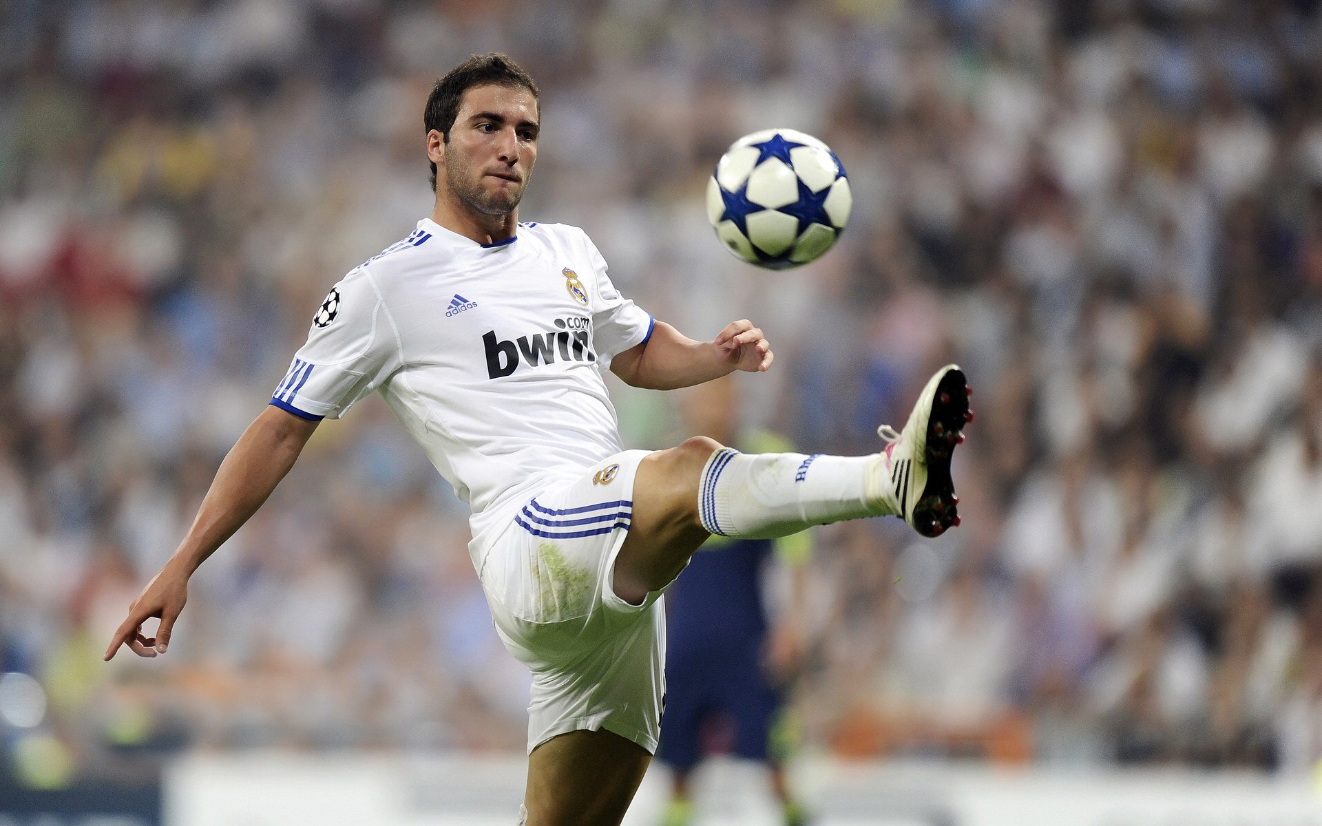 足球运动纳入国民体质测试指标体系，国家提倡足球